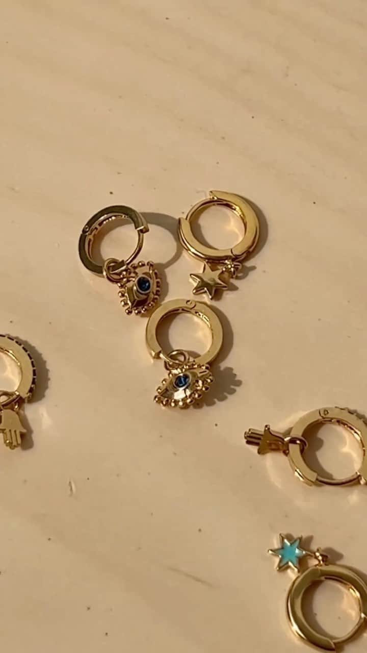 オレリアのインスタグラム：「Which one do you need in your jewellery box? #oreliajewellery #hamsahand #evileyejewellery」