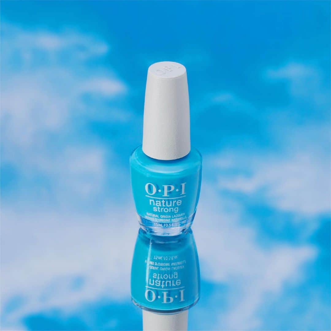 OPIさんのインスタグラム写真 - (OPIInstagram)「Celebrate Earth Day every day with #BigBluetifulPlanet, a baby blue crème inspired by the sky. 🌎 This bold and bright shade is from #OPINatureStrong, our cruelty-free line made with natural origin ingredients.   #OPI #OPIObsessed #Nails #Mani #NailPolishSwatch #NailSwatch #BlueNails #BlueMani #BlueNailPolish #EarthDay」4月23日 4時03分 - opi