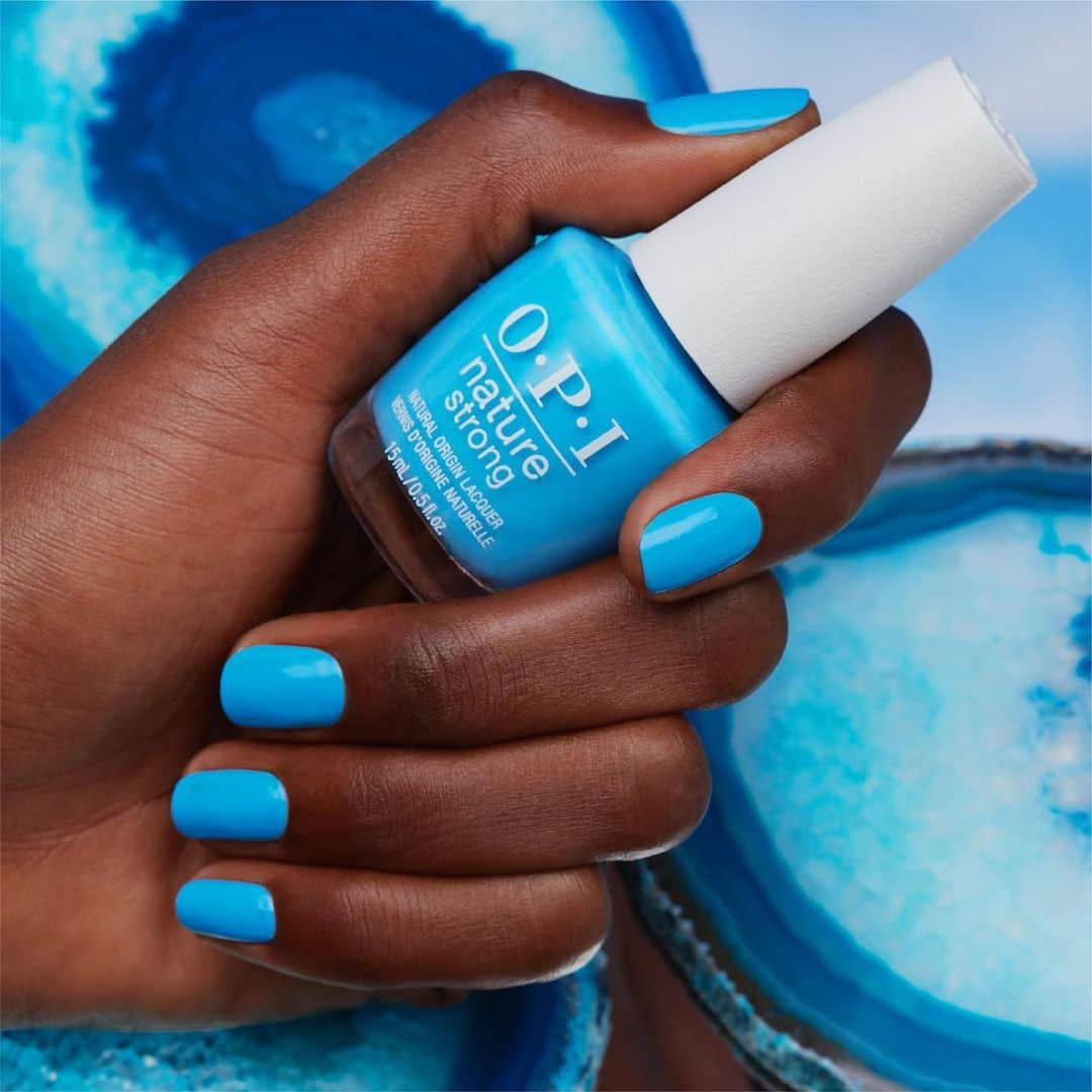 OPIさんのインスタグラム写真 - (OPIInstagram)「Celebrate Earth Day every day with #BigBluetifulPlanet, a baby blue crème inspired by the sky. 🌎 This bold and bright shade is from #OPINatureStrong, our cruelty-free line made with natural origin ingredients.   #OPI #OPIObsessed #Nails #Mani #NailPolishSwatch #NailSwatch #BlueNails #BlueMani #BlueNailPolish #EarthDay」4月23日 4時03分 - opi