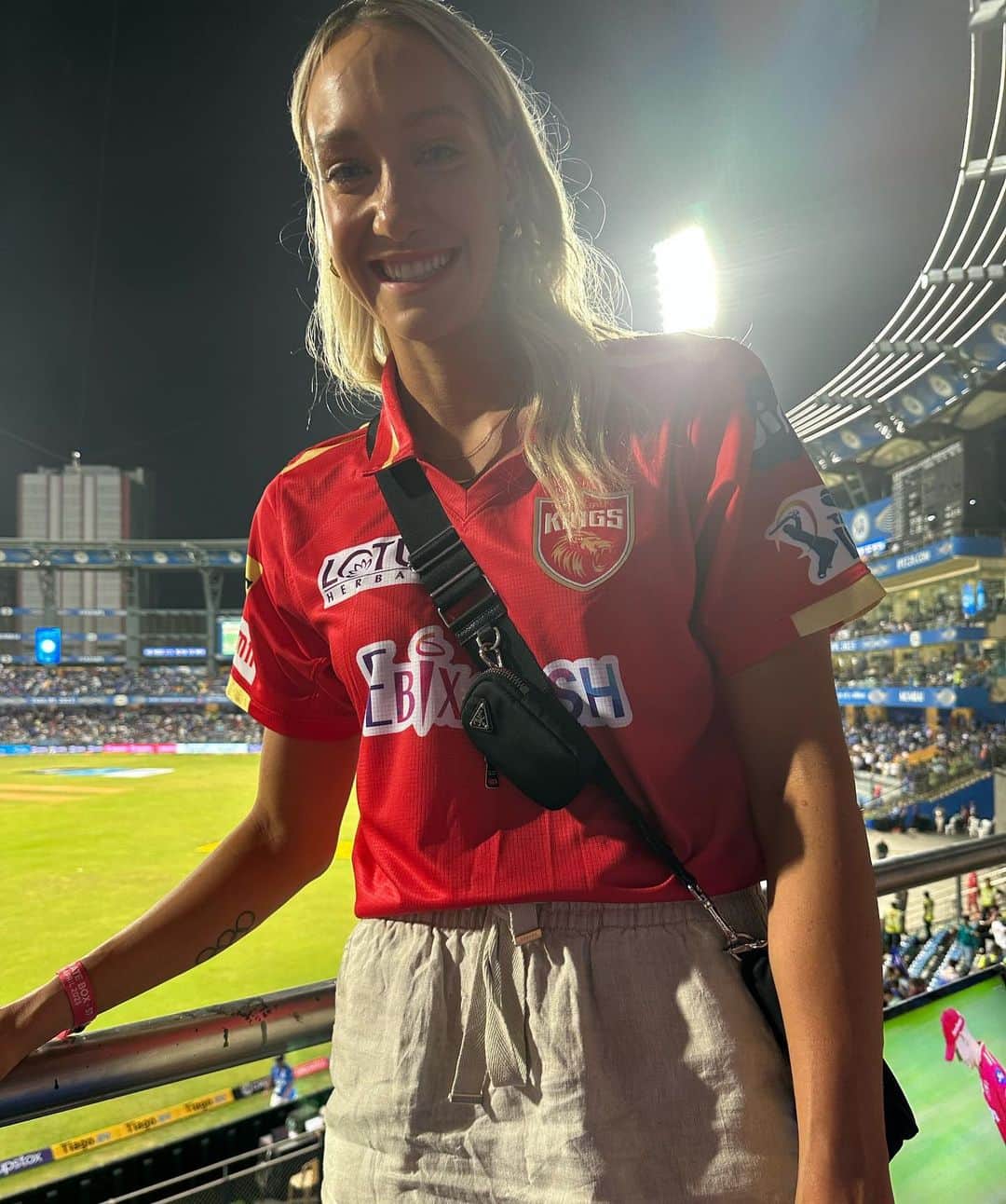 マディソン・ウィルソンさんのインスタグラム写真 - (マディソン・ウィルソンInstagram)「This Weeks Highlight: Flying to India to watch my man ❤️ (even though he was waving in the wrong direction 😜)」4月23日 4時16分 - madiwilson