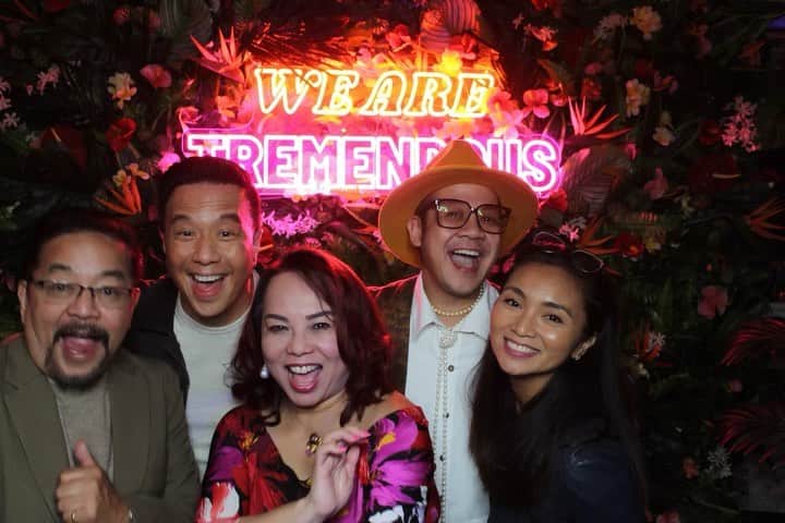 レジー・リーのインスタグラム：「Tremendously TREMENDOUS.  Congratulations @tremendous_comm and @jerabraham on your 3 YEAR ANNIVERSARY!! What an amazing evening of celebration! And what an accomplishment! Here’s to many many more years … and parties. 😜🎉 Thank you for having me!! #tremendous #wearetremendous   📸 @thisisge  📸 @rubenvnepales  📸 @janetrnepales」