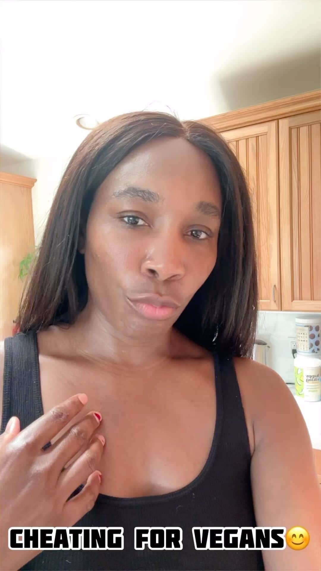 ビーナス・ウィリアムズのインスタグラム：「Making @serenawilliams favorite pasta cacio pepe. Shout out to all the cheating vegans! 🤪」