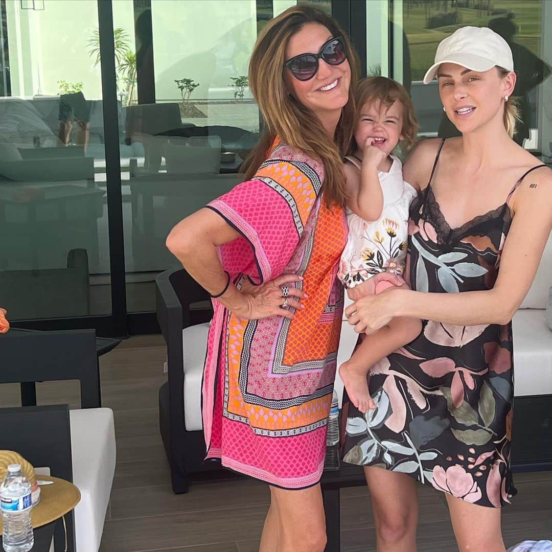 ヘザー・マクドナルドさんのインスタグラム写真 - (ヘザー・マクドナルドInstagram)「My first guests @lalakent @givethemocean in #laquinta #coachella #moms #vanderpumprules #juicyscoop #momsanddaughters」4月23日 9時49分 - heathermcdonald