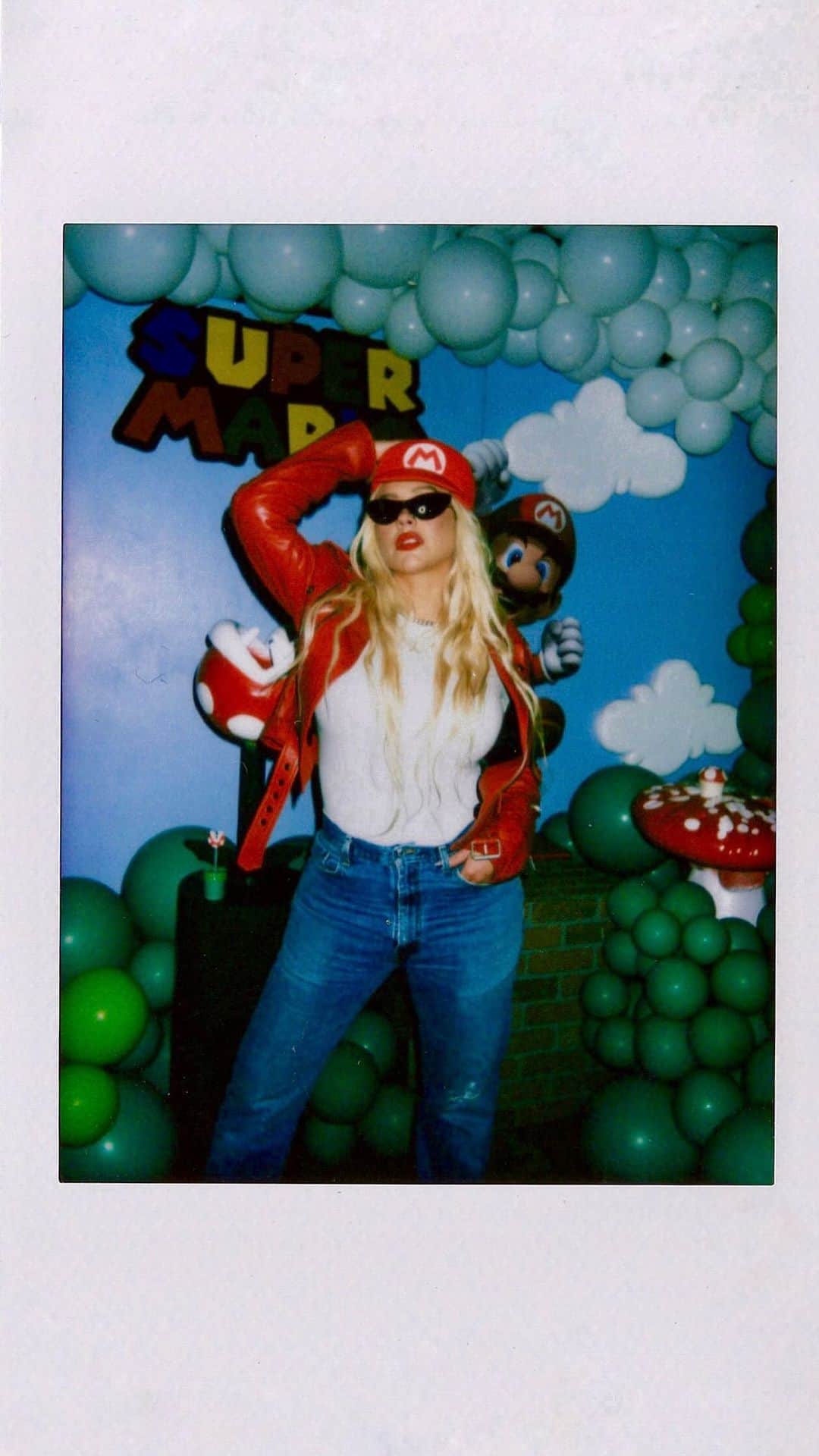クリスティーナ・アギレラのインスタグラム：「Mamma mia! 🍄 Celebrated the new #SuperMarioMovie with family and friends 💕」