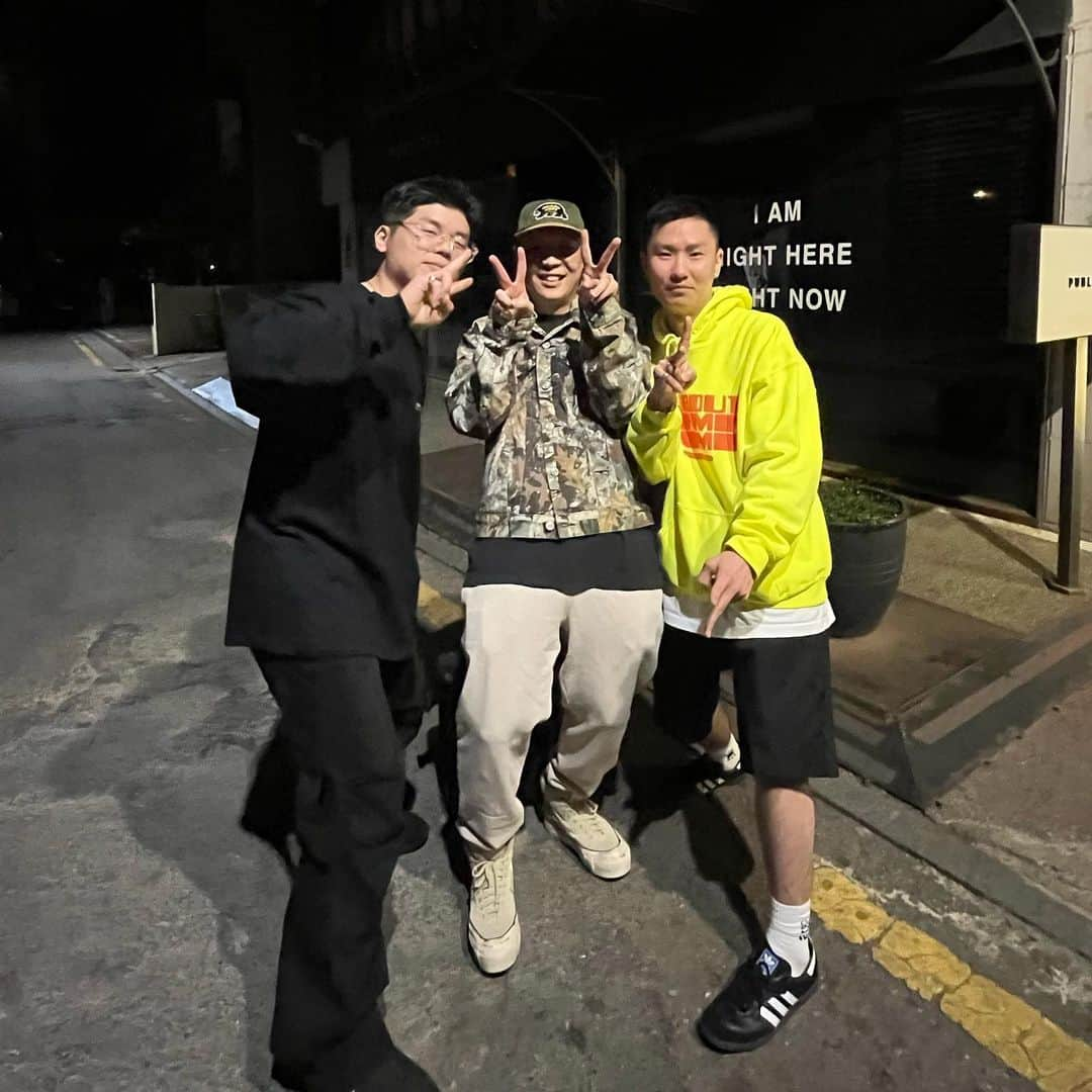 Paloaltoさんのインスタグラム写真 - (PaloaltoInstagram)「these two DJs are inspiring cross the globessss  @welcomerecords_seoul 4주년 너무 축하하고 많이 배웁니다!  그리고 @daytona.records 도 앞으로만 가즈아ㅏㅏㅏㅏㅏㅏㅏㅏㅏ」4月23日 4時26分 - paloaltongue