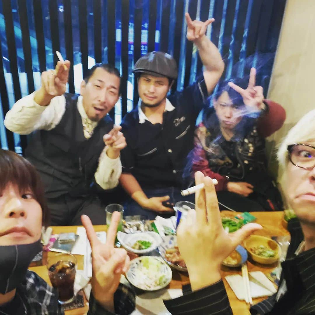 BUZZ THE BEARSさんのインスタグラム写真 - (BUZZ THE BEARSInstagram)「三重 松阪M’AXA at Anytime pre. TIME OF YOUR LIFE vol.83 "CATCH ALL TOURS 2023"⁡ ⁡⁡ ⁡ありがとうございました！⁡ ⁡ジャンルもレーベルも出身地も性別も関係なく魂震える一日でした。⁡ ⁡⁡ ⁡バンドって素敵やな。  #atAnytime #THRASHOUT #THEDISASTERPOINTS #BUZZTHEBEARS #RIDDLE」4月23日 4時45分 - buzzthebears