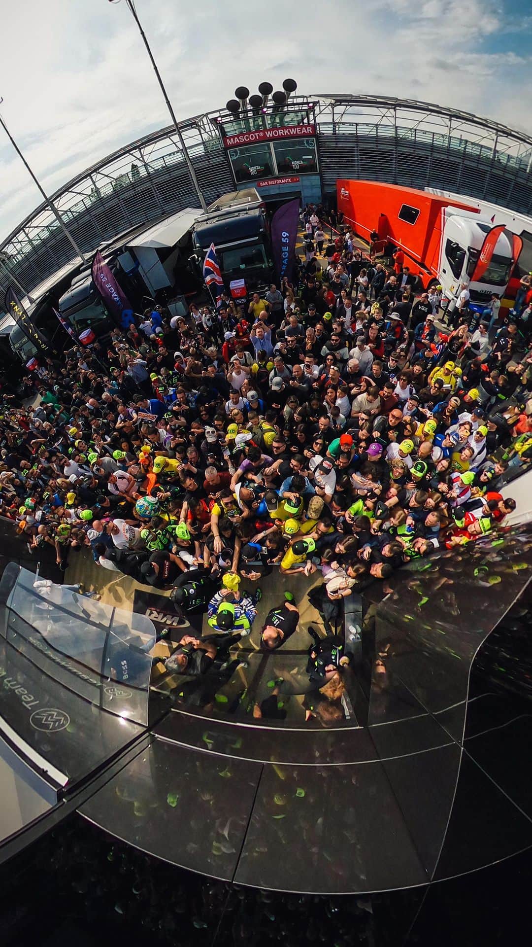 バレンティーノ・ロッシのインスタグラム：「Monza Endurance Race  Saturday, free practice」