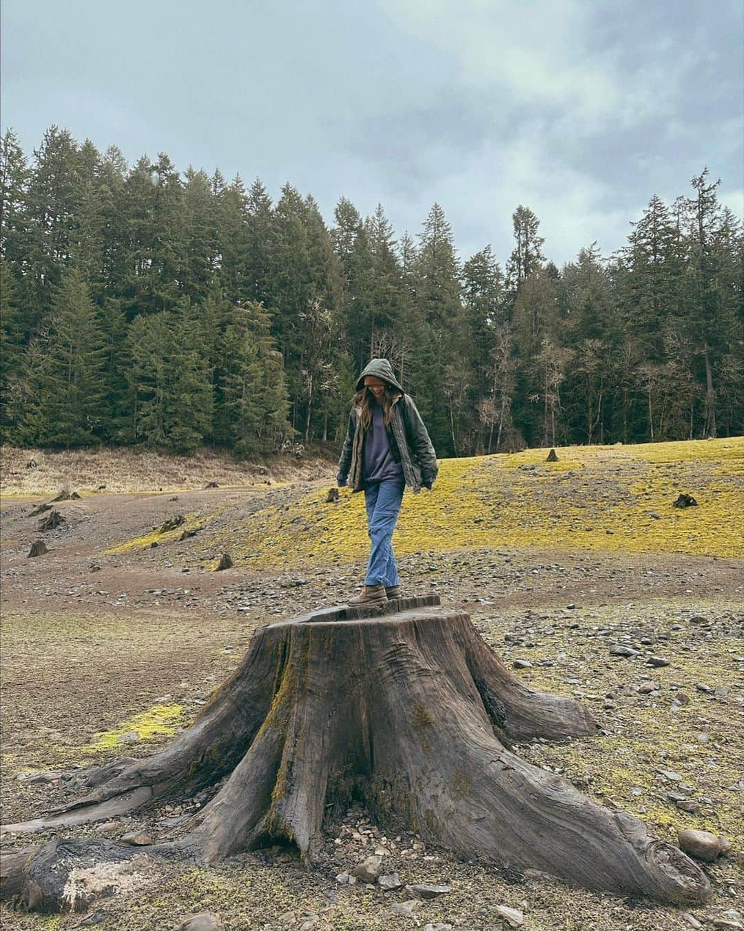 Acacia Brinleyのインスタグラム：「Happy EARTH DAY, mama earth!!!! Thank you for all that you are!!! So incredibly lucky to experience you!!! 🤎」