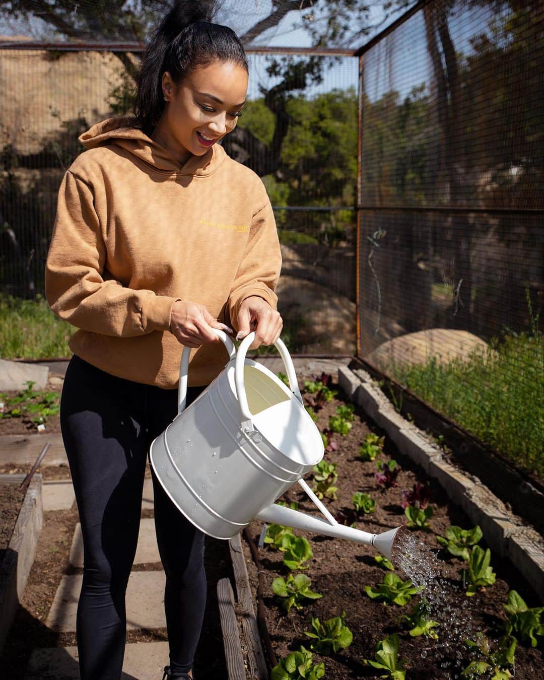 Draya Micheleさんのインスタグラム写真 - (Draya MicheleInstagram)「In honor of Earth Day I would like to share my major gains in my garden.  It was always a dream of mine to grown my own food and live off the land.  This is only the beginning. Special thanks to @eclatprofficial @manda_usa and their amazing plant food for assisting me in an incredible way! 🌱 … I think I want chickens next ☺️」4月23日 5時28分 - drayamichele