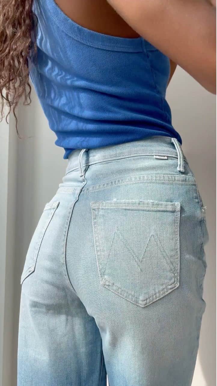 motherdenimのインスタグラム：「Get up, get ready, let’s go. @raissaleme_」