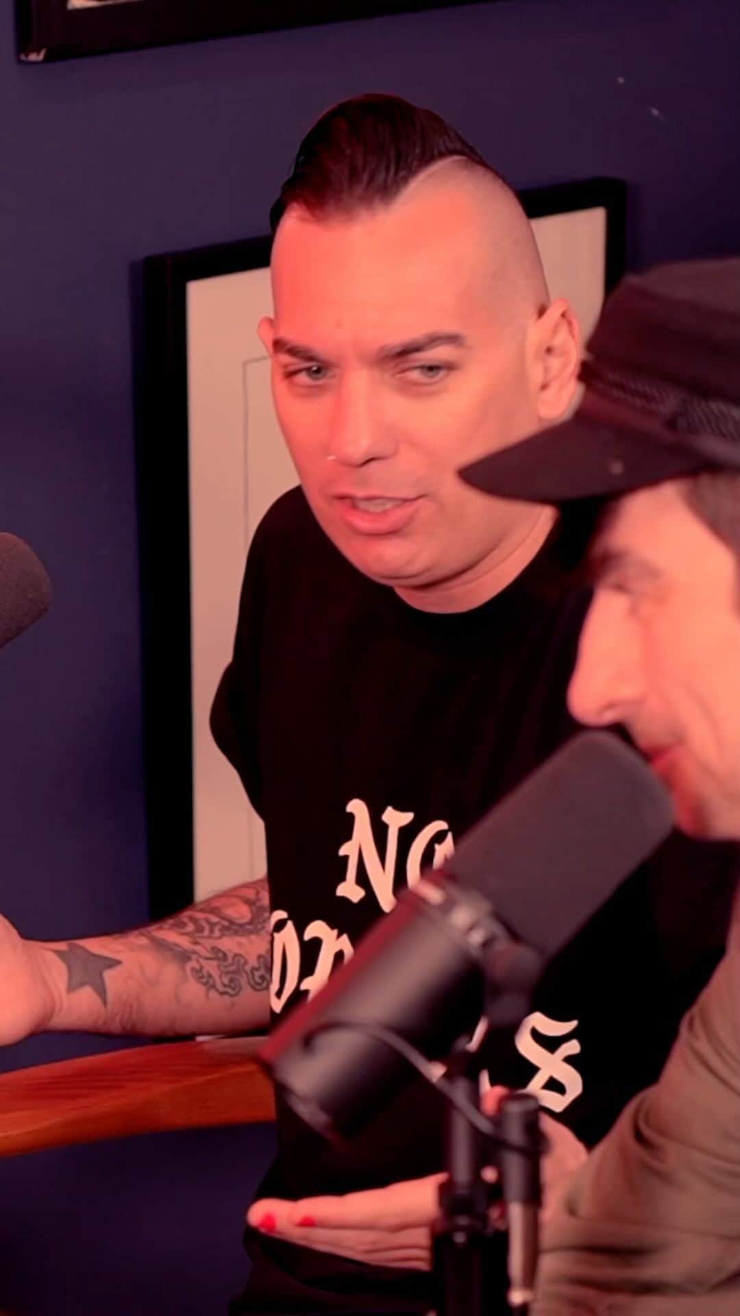 ジョエル・マッデンのインスタグラム：「Find your ISLAND of MISFITS!  Check us out on Episode 14 of Artist Friendly Podcast with Joel Madden. Out now wherever you stream yours ✌️」