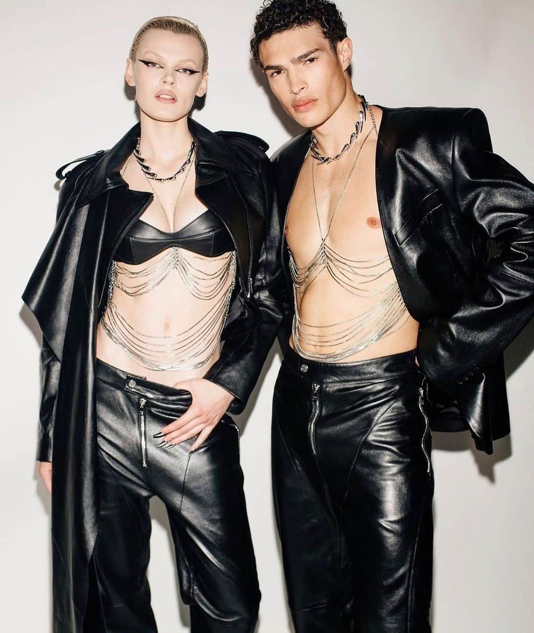 ミュグレーのインスタグラム：「@cara_taylorrr and @noahlbrown for #MuglerHM by @cadwallader. - LAUNCHING 11.MAY.2023  - #Mugler #HM」