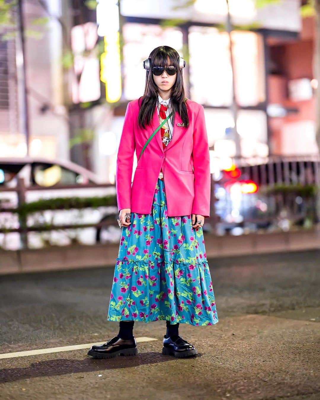 Harajuku Japanさんのインスタグラム写真 - (Harajuku JapanInstagram)「19-year-old Japanese fashion brand staffer, model, and Tokyo street style personality Mapi (@mob_official_mapi) on the street in Harajuku tonight. He's wearing a bright pink blazer purchased at a flea market over a vintage top, headphones, a vintage skirt, vintage bag, rings and accessories from Pays Des Fees, Armani, and vintage shops, and vintage shoes. His favorite fashion brand is @PaysDesFees_Nakano_Broadway (where he works) and he likes the music of Kiss.」4月23日 5時40分 - tokyofashion