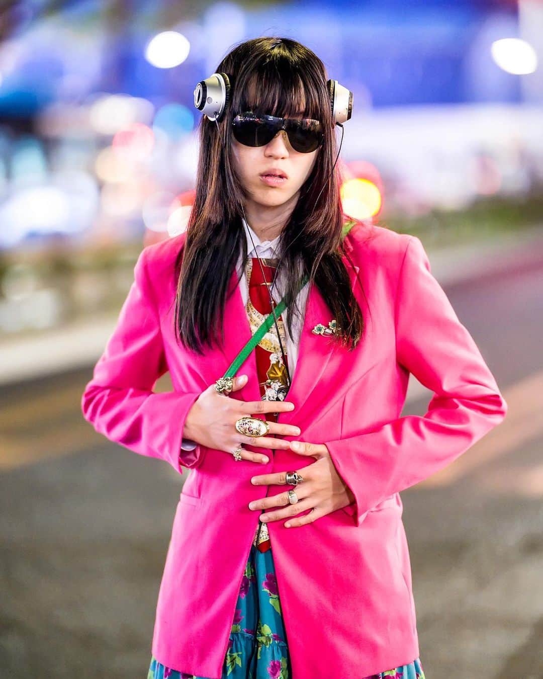 Harajuku Japanさんのインスタグラム写真 - (Harajuku JapanInstagram)「19-year-old Japanese fashion brand staffer, model, and Tokyo street style personality Mapi (@mob_official_mapi) on the street in Harajuku tonight. He's wearing a bright pink blazer purchased at a flea market over a vintage top, headphones, a vintage skirt, vintage bag, rings and accessories from Pays Des Fees, Armani, and vintage shops, and vintage shoes. His favorite fashion brand is @PaysDesFees_Nakano_Broadway (where he works) and he likes the music of Kiss.」4月23日 5時40分 - tokyofashion
