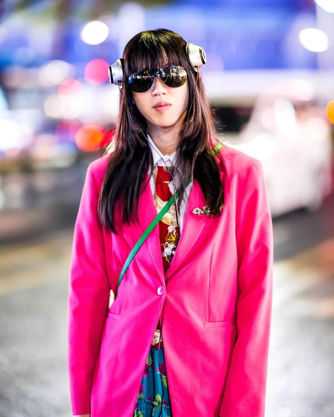 Harajuku Japanさんのインスタグラム写真 - (Harajuku JapanInstagram)「19-year-old Japanese fashion brand staffer, model, and Tokyo street style personality Mapi (@mob_official_mapi) on the street in Harajuku tonight. He's wearing a bright pink blazer purchased at a flea market over a vintage top, headphones, a vintage skirt, vintage bag, rings and accessories from Pays Des Fees, Armani, and vintage shops, and vintage shoes. His favorite fashion brand is @PaysDesFees_Nakano_Broadway (where he works) and he likes the music of Kiss.」4月23日 5時40分 - tokyofashion