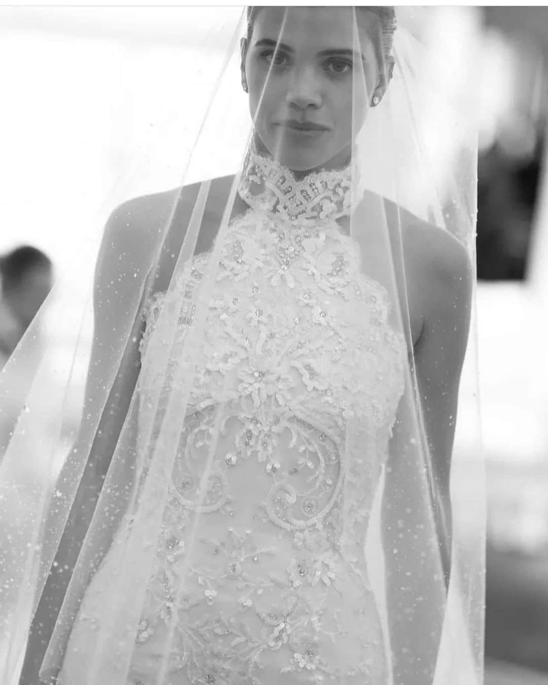 Wedding ?さんのインスタグラム写真 - (Wedding ?Instagram)「Married! @sofiarichie and @elliot got married! She wore 3 Chanel custom made dresses ❤️ which one do you like the most? Ph @emilliewhitephotography  @voguemagazine」4月23日 6時27分 - weddingideas_brides