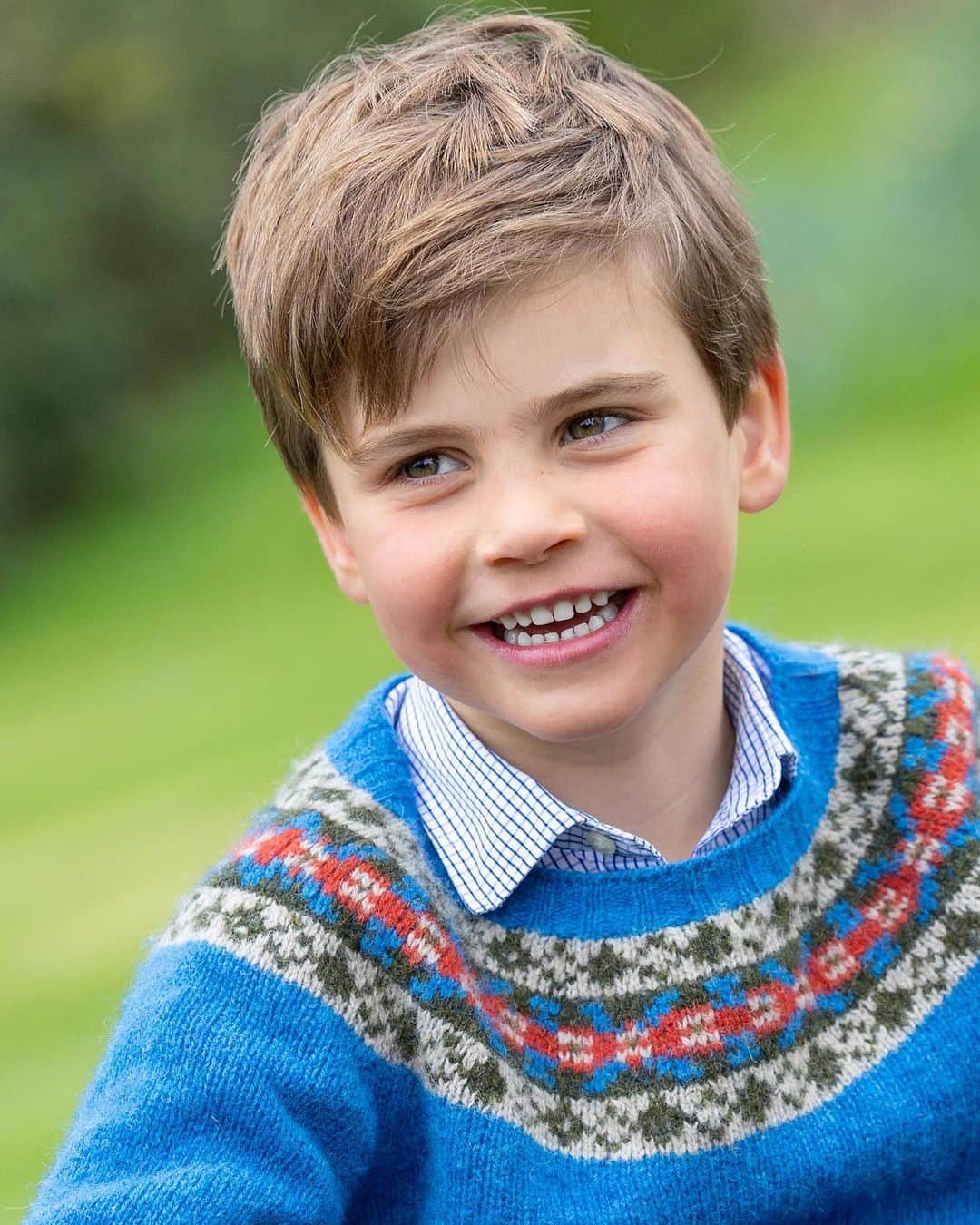 ウィリアム（ケンブリッジ公）さんのインスタグラム写真 - (ウィリアム（ケンブリッジ公）Instagram)「Someone’s turning 5 tomorrow… 🎂 🥳   A very happy birthday to Prince Louis.  📸 @milliepilkingtonphotography」4月23日 6時28分 - princeandprincessofwales