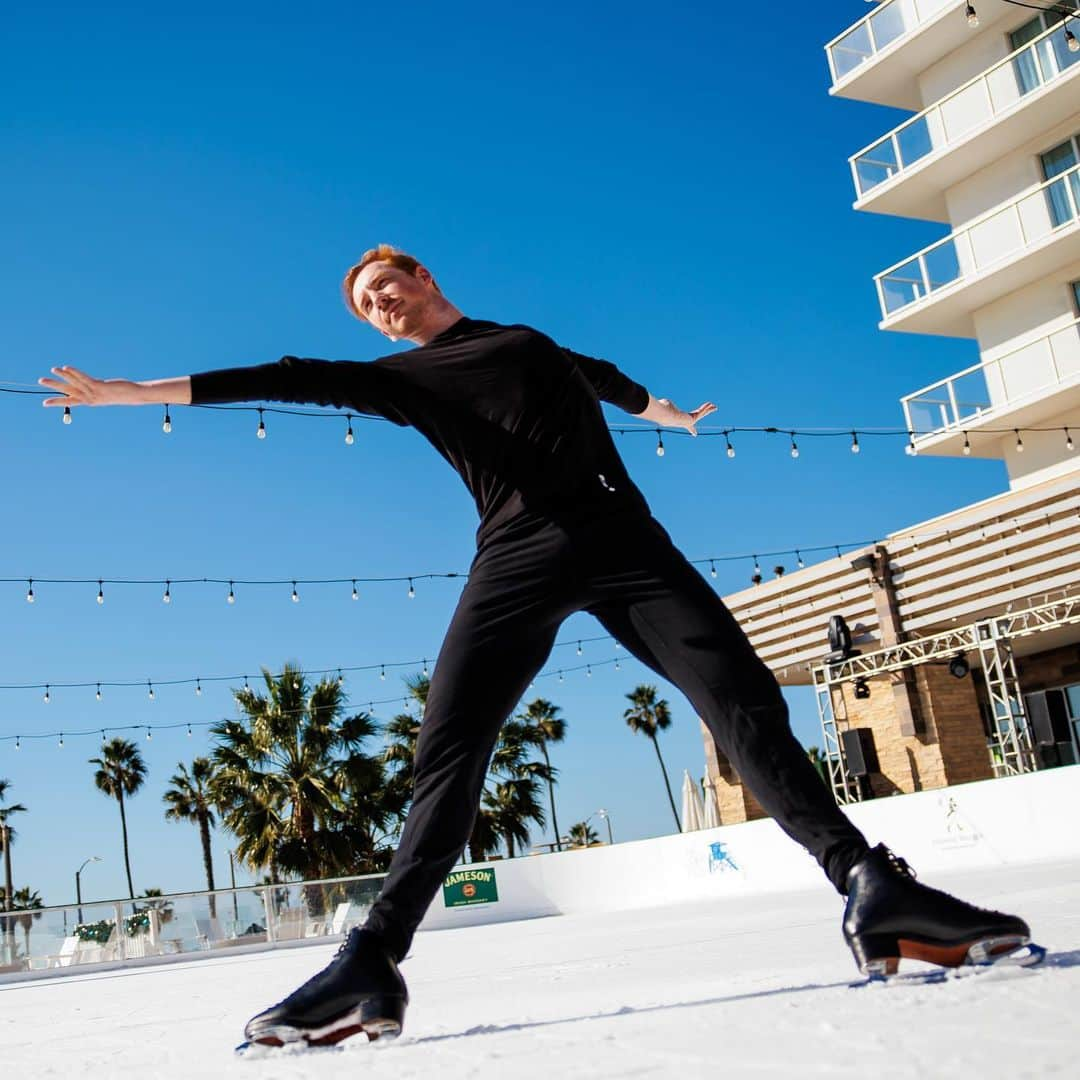 ショーン・ラビットのインスタグラム：「Tropical or snow covered, the earth is a beautiful place. 🌎 トロピカルか雪いっぱい、地球は本当に綺麗ですよね！🌎🫶🏻  #earthday #spreadeaglesaturday  .  .  #figureskating #iceskating #figureskater #iceskater #paseahotel #huntingtonbeach #photographylovers #ig_color #wanderlust #patinageartistique #피겨스케이팅 #фигурноекатание #patinajeartistico  #フィギュアスケート #フィギュアスケーター #アイススケート #トレーニング #撮影 #海 #アメリカ #カリフォルニア #トレーニング#筋トレ」