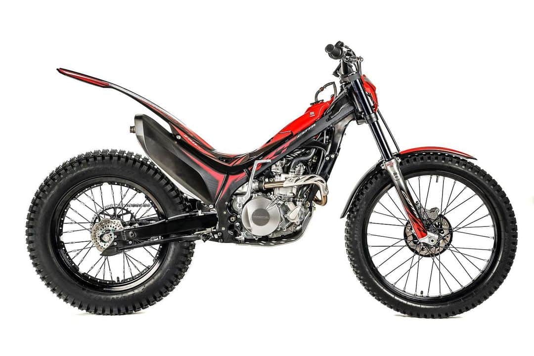 Honda Powersports USさんのインスタグラム写真 - (Honda Powersports USInstagram)「The Montesa Cota 4RT models return for 2023. Developed with the insight and expertise of multi-time FIM World Trials Champion @tonibou, the 4RT represents the pinnacle of trials technology. #Montesa #Trials #HondaMontesa #Cota4RT」4月23日 6時53分 - honda_powersports_us