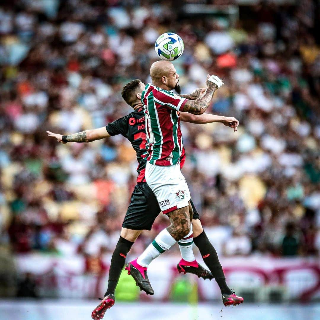 フェリペ・メロさんのインスタグラム写真 - (フェリペ・メロInstagram)「Vitoria Fluminense, obrigado Jesus!! 💚❤️🇭🇺🦁🙌🏽」4月23日 6時46分 - felipemelo