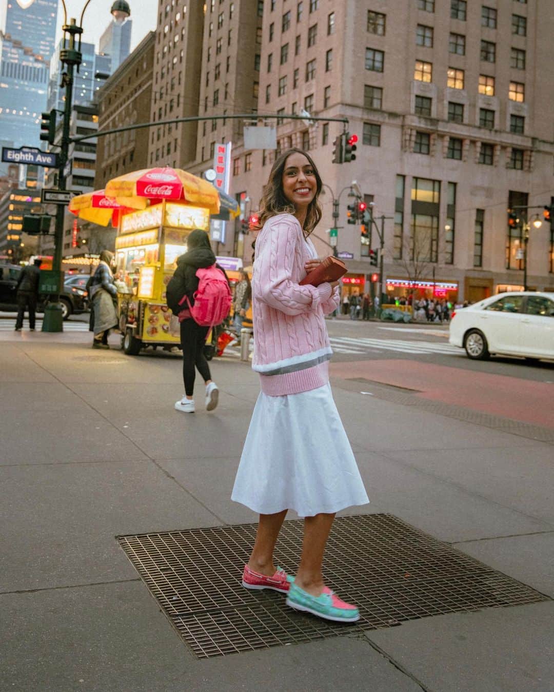 ブルックスブラザーズのインスタグラム：「Preps in the Wild /// Our friend Paarus — currently pursuing her masters degree, momentarily trades her finals studies for a bit of fresh air, strolling the city in our men’s pastel tennis sweater #borrowedfromtheboys」