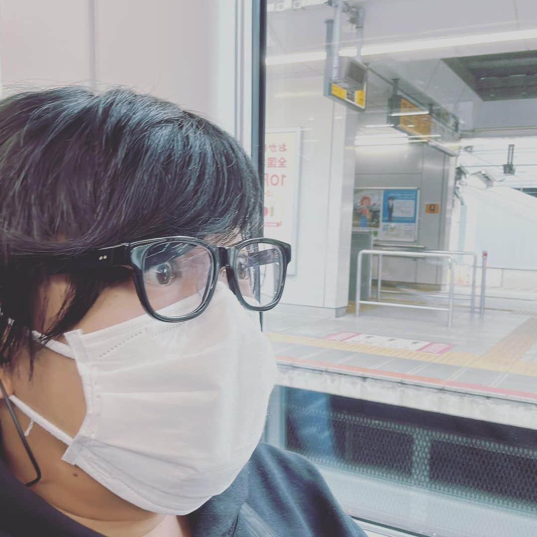 阿諏訪泰義さんのインスタグラム写真 - (阿諏訪泰義Instagram)「あずさ1号で仕事に旅立ちます」4月23日 6時56分 - ushirocityaswa