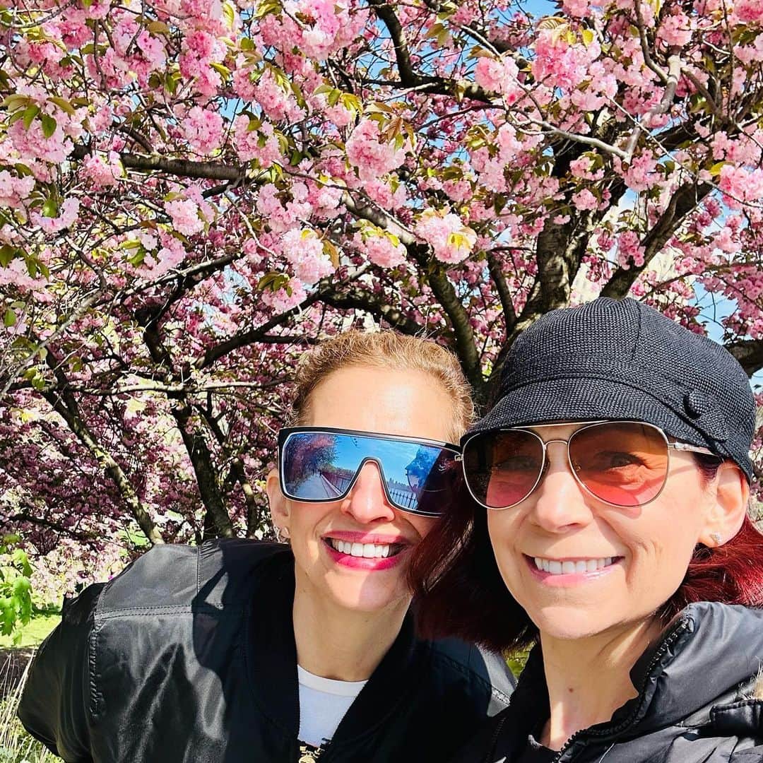 キャリー・プレストンさんのインスタグラム写真 - (キャリー・プレストンInstagram)「Cherry blossoms galore in NYC!」4月23日 7時10分 - carriepreston