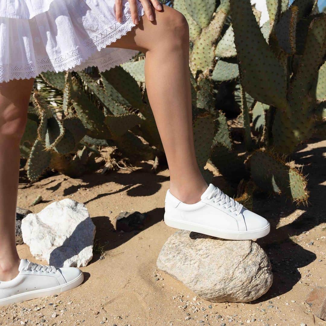 サムエデルマンのインスタグラム：「Meet THE ETHYL, our most eco-conscious shoe yet 🌎  Made from reconstituted materials, this sneaker gives new life to recycled leather scraps once destined for the landfill. Tap to shop  #samedelman #earthday #whitesneakers」