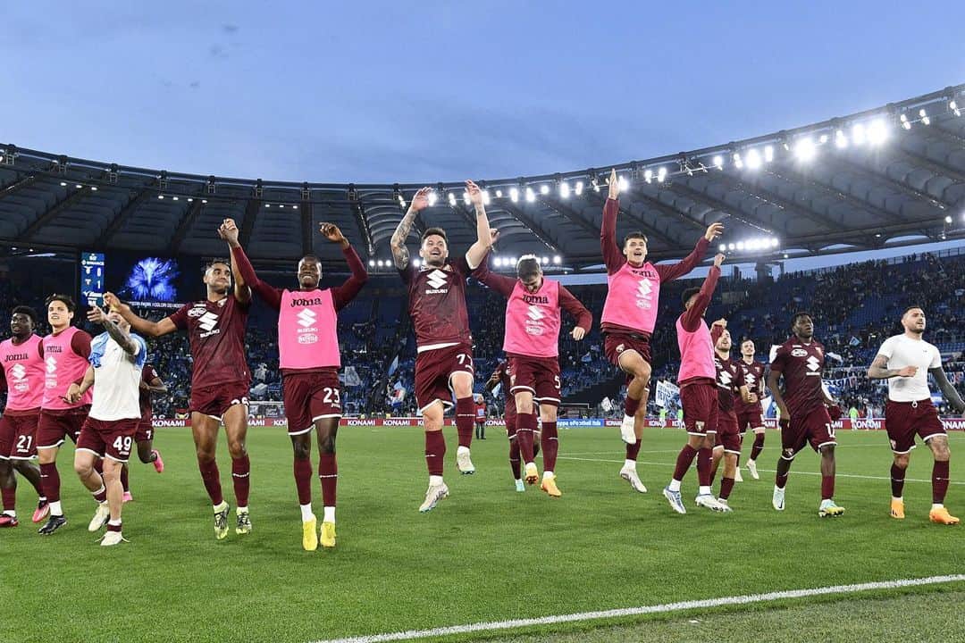 トリノFCのインスタグラム：「𝔅𝔲𝔬𝔫𝔞𝔫𝔬𝔱𝔱𝔢 🌙🐂  #SFT | #LazioTorino」