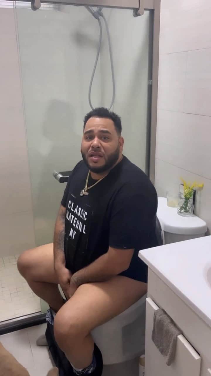 ファンクマスター・フレックスのインスタグラム：「IS THIS WHAT HAPPENS IN THE MORNING? WOAH? LADIES IS THIS TRUE?  PS: @KENSTARRRZ IS THE FUNNIEST GUY ON THE GRAM HANDS DOWN!」
