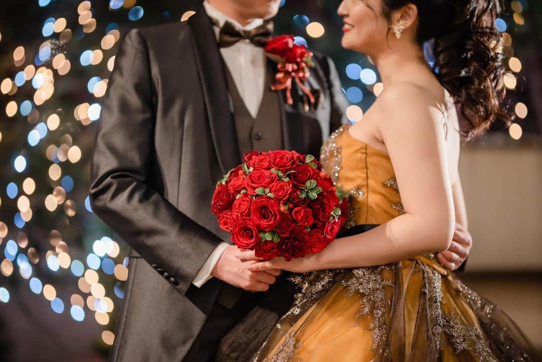 アニヴェルセル 大阪 公式さんのインスタグラム写真 - (アニヴェルセル 大阪 公式Instagram)「*  ブーケの紹介💐 ドレスや会場の雰囲気に合わせて フラワーコーディネーターが 提案いたします♪  @anniversaire_official  @anniversaire_osaka   ATTENTION コロナの中でもアニヴェルセル大阪では万全の準備でおふたりをサポートしています 結婚式はおふたりの大切なご家族 ご友人 仕事の仲間をお招きする大切な日です おふたりらしい結婚式でぜひ皆さんに恩返しを アニヴェルセル感染拡大防止対策はHPでご確認できます .  #結婚式 #ウェディング #アニヴェルセル #アニヴェルセル大阪 #大阪結婚式場 #大阪結婚式 #なんば結婚式 #なんば結婚式場  #プレ花嫁 #アニ嫁 #2023花嫁 #2024花嫁 #式場見学 #式場探し #ブライダルフェア #フォトウェディング #ウエディングフォト #大聖堂 #大聖堂ウェディング」4月23日 7時55分 - anniversaire_osaka