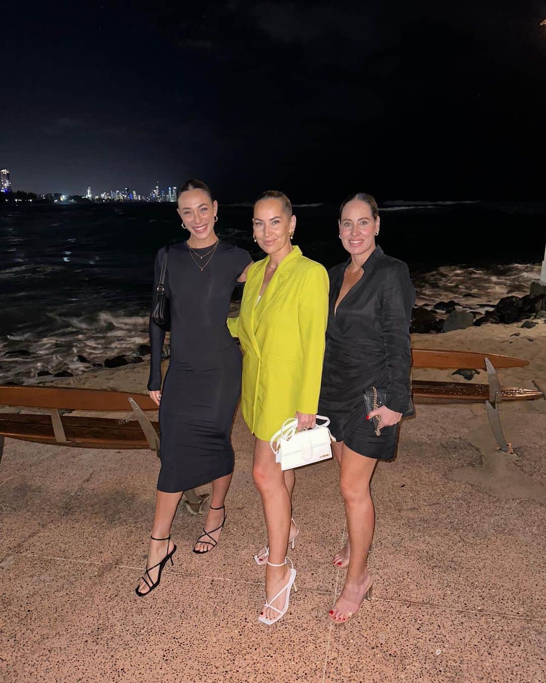 Danielle Robertsonのインスタグラム：「Family night out ❤️ Grateful for my beautiful sisters in law and of course my amazing man 🥰  Also grateful for Rosè, always grateful for Rosè」