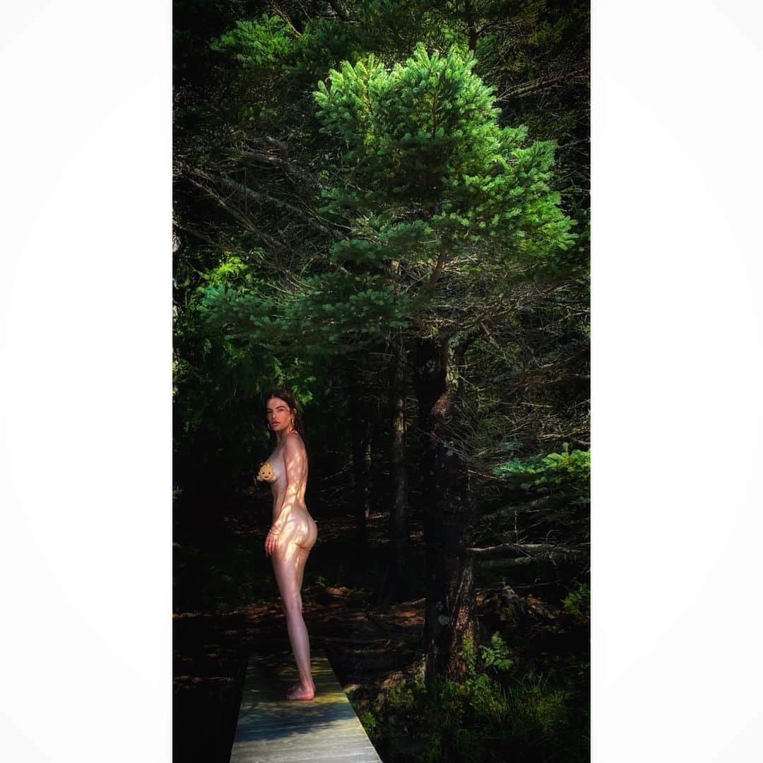 ケリー・オックスフォードのインスタグラム：「Happy earth day, fronds.」