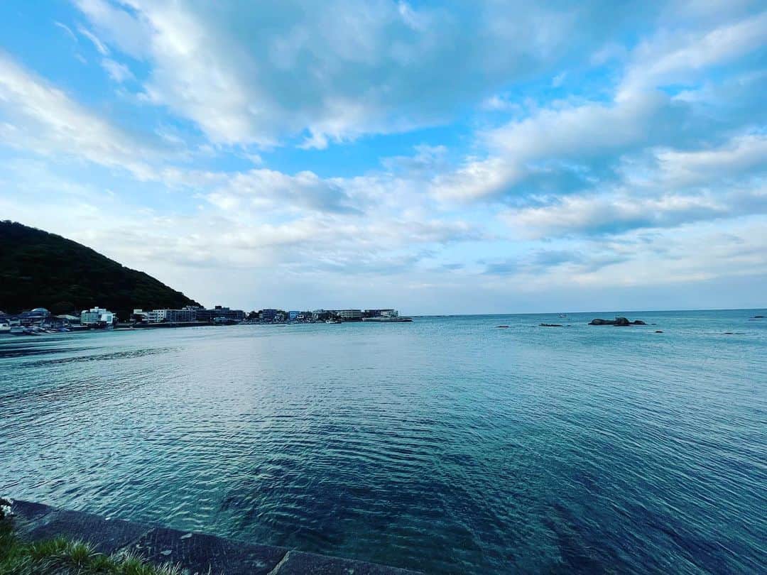 一三さんのインスタグラム写真 - (一三Instagram)「寒かったけど，海は気持ち良いね。  またね。」4月23日 8時01分 - ichizou.co.jp
