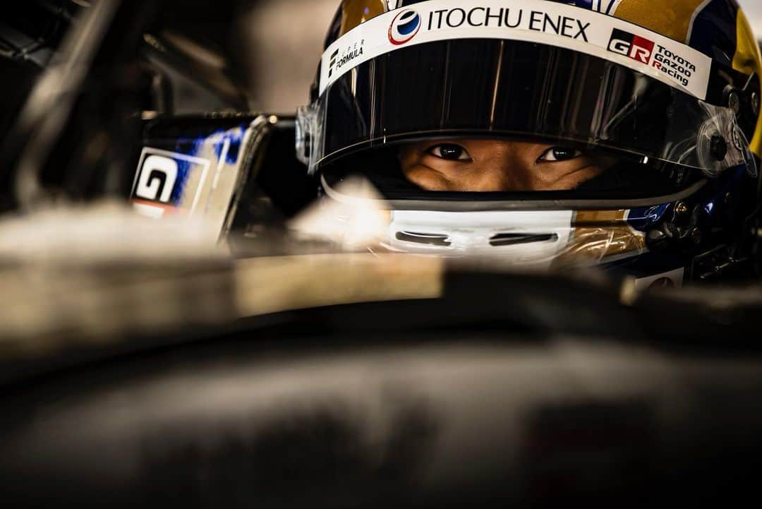 星野一樹さんのインスタグラム写真 - (星野一樹Instagram)「Super Formula Rd.3 決勝 20号車 平川が3位表彰台獲得しました‼︎  19号車 雄飛も素晴らしいペースで追い上げる事ができ、ポイント圏内走行中トップ6まで見えていましたが、残念ながらリタイヤでした。  今回もさすがの追い上げで、ピット戦略も上手くいき運にも助けられて表彰台まで来れて良かったです！  課題は予選なので、次回オートポリスに向けてまた見直していきます。  今回もたくさんの応援、ありがとうございました🙇‍♂️  📸 @shotamuraphotographer  #全開魂  #ITOCHUENEX #ITOCHUENEXTeamIMPUL」4月23日 19時08分 - kazukihoshino