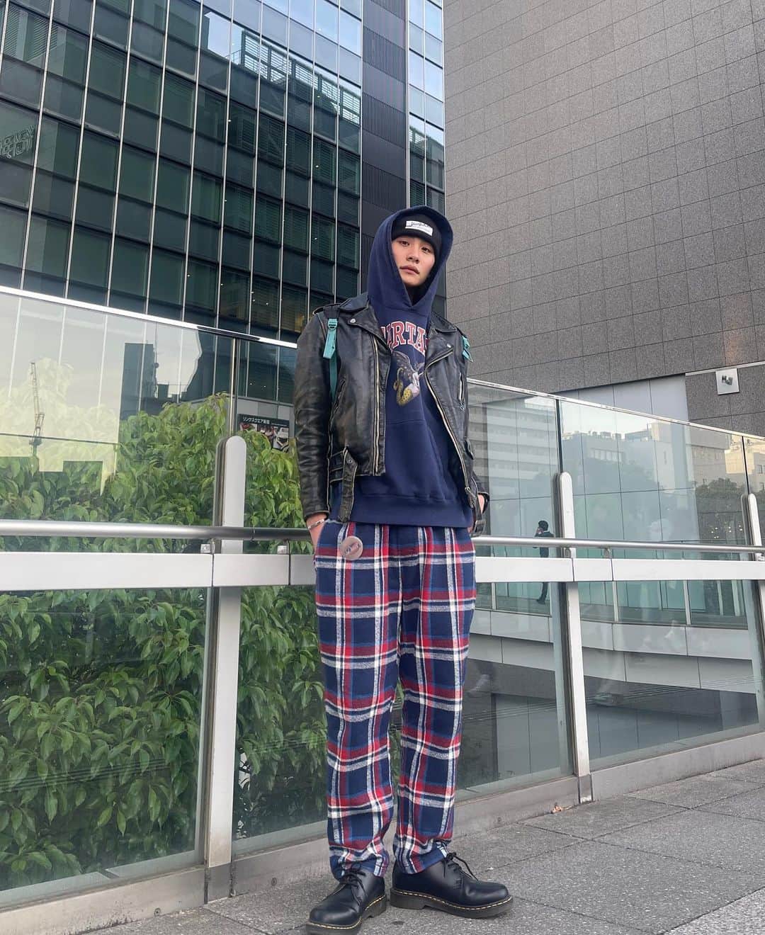 山下諒真のインスタグラム：「BEDWINのチェックパンツ色味良すぎるて✋❤️」