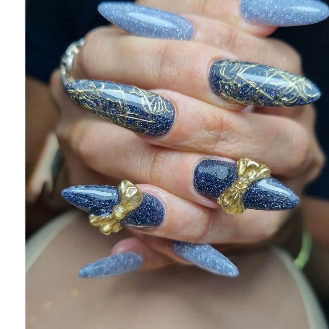 Yingのインスタグラム：「Dior-inspired set!  Glitter: Didier Brillant No.6 and No.10 Chrome art: Bettygel Non Wipe Art Deco Gel and PREANFA Mirror Powder Champagne   SHOP: @nailwonderlandsg www.nailwonderland.com」
