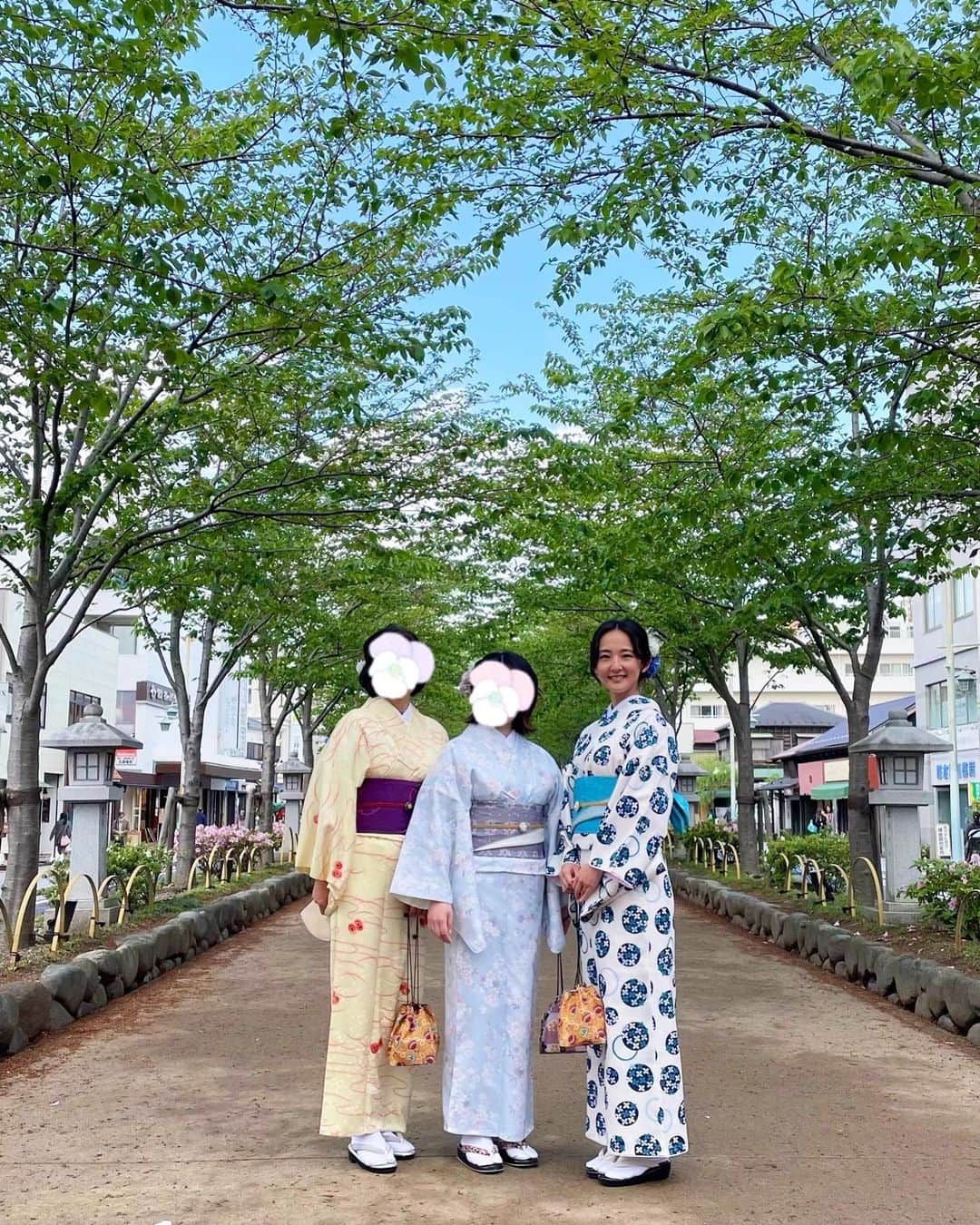 大坪あきほのインスタグラム：「着物を着て鎌倉散歩👘✨ 小町通りを歩いてお蕎麦食べて白玉あんみつ食べてとっても楽しかった🥰❤️ やっぱり着物って素敵ですよね💖また着たい💖  #鎌倉 #着物 #そば #あんみつ #写真 #photography」