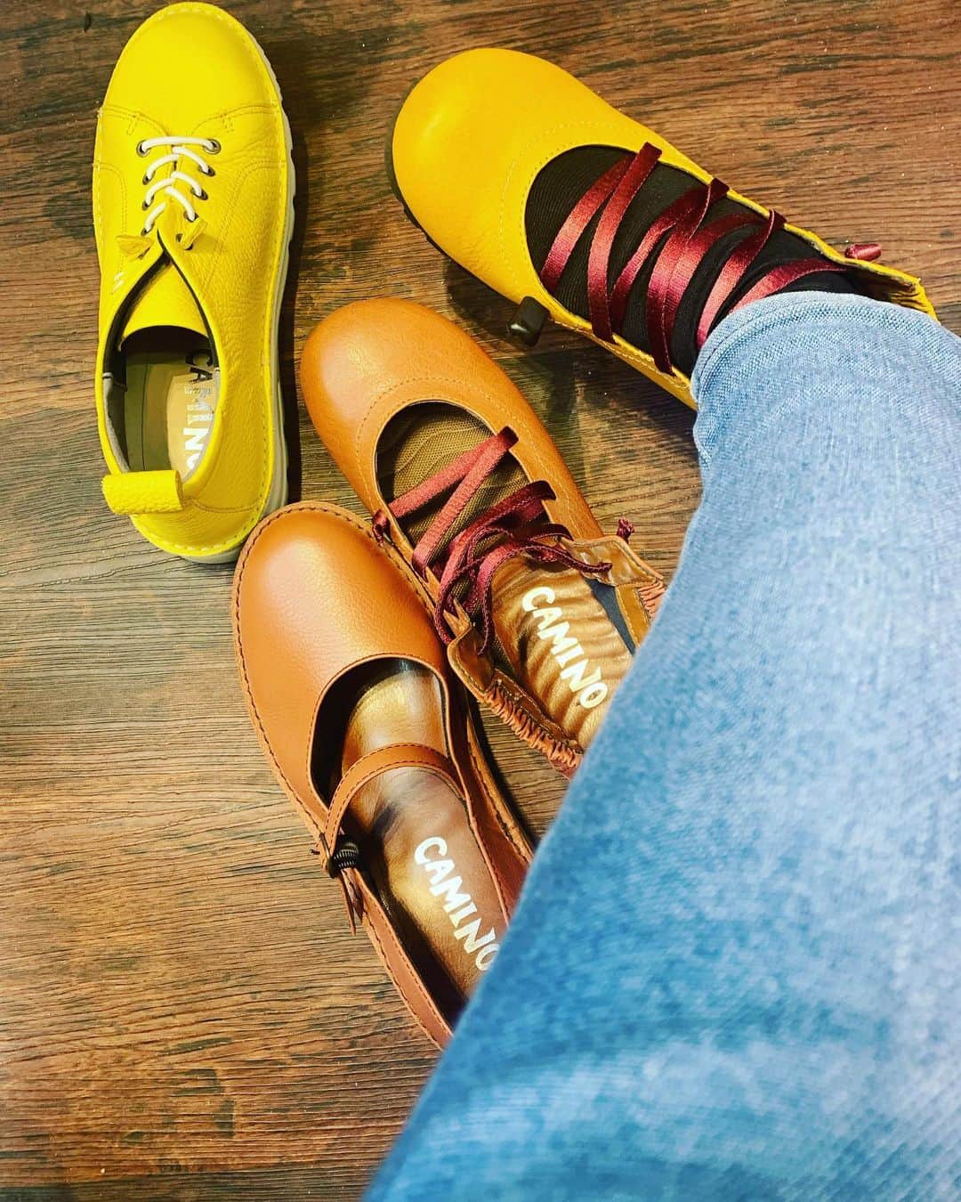KagitaYukikoさんのインスタグラム写真 - (KagitaYukikoInstagram)「(๑╹ω╹๑ )🎀 大阪天満宮近くにある 素敵な靴屋さん♡♡  @camino9319 店主の方が、 自分の足にあった靴を ベストサイズでみてくださるのもあって お年寄りの方々の ご予約も大人気みたいです🎀  私は、新作の 耳が可愛い💕 シューズを連れて帰りました (*'ω'*)💕  本革で✨✨ クッションもあってか すご〜く歩きやすいんです♪♪  幅広サイズな足で、 なかなか履き心地の良い靴に 出会えないんですが  こちらのshop♡♡ 種類もカラーなども豊富で 素敵なのばかり👞✨✨  おすすめですよんd(^_^o)✨✨  CAMINOオリジナルシューズは 足に優しく✨✨ 羽のような軽さ♪♪  プレミアムな履き心地✨✨ 機能性に デザインも追及した設計で スニーカーの様な履き心地に✨✨ 雰囲気のある革を合わせた 新感覚、超軽量シューズ✨✨  ⭐️公式LINE https://line.me/R/ti/p/@671lnfvz  📍大阪市北区天神橋2-3-22-103 最寄り駅☆大阪天満宮駅  #CAMINOオリジナルシューズ　 #外反母趾にもやさしい靴  #アーチサポート　 #扁平足　 #内反小趾  #外反母趾　 #腰痛　 #膝痛 #膝痛い #天神橋筋商店街  #南森町 #カミーノ靴  #シューフィッター  #シューフィッターのいるお店  #牛革製の靴 　 #はきやすい 　 #はきやすい靴」4月23日 17時42分 - mermaid.yukinko