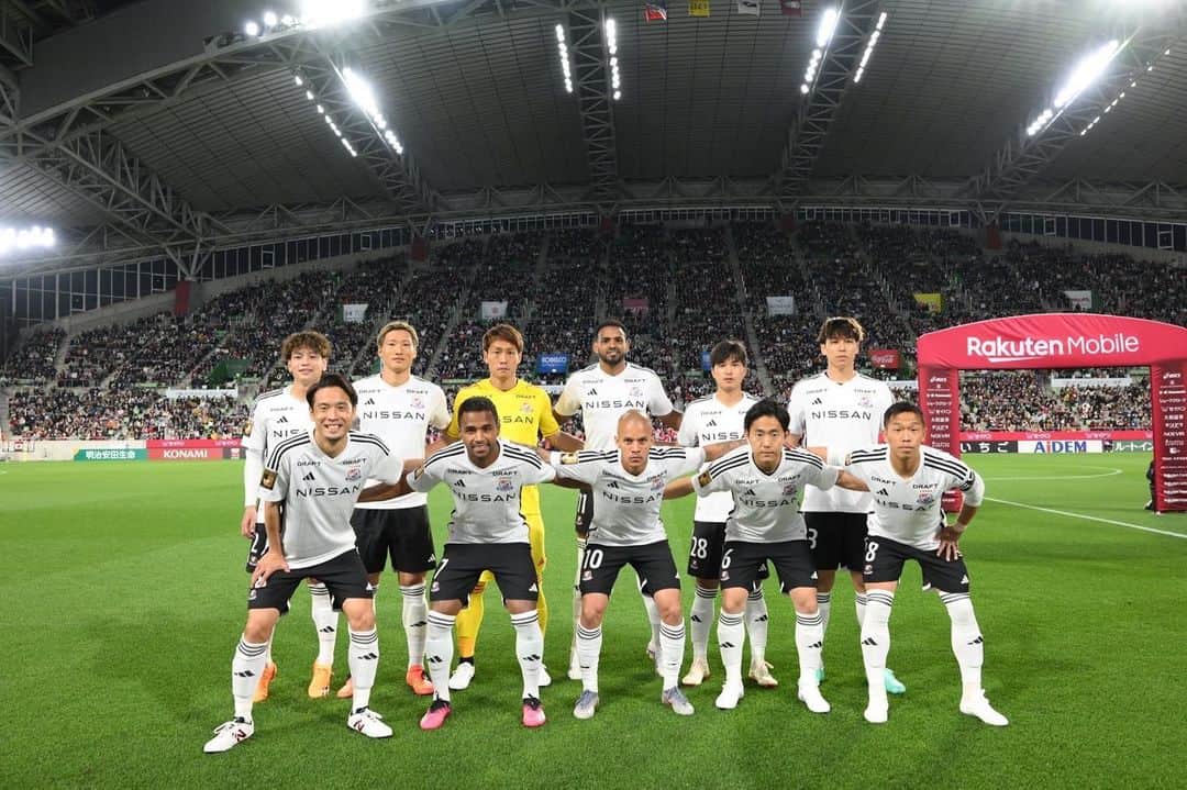 畠中槙之輔のインスタグラム：「_ vs VISSEL 3-2 win 昨日も最高の応援でした🔥👏 90分間背中を押し続けてもらい、間違いなくパワーをもらえました。 首位相手に難しい試合だったけど、しっかり勝点3とれてよかった！🔥 また来週に向けていい準備します🔴⚪️🔵 #マリノスファミリー #fmarinos #横浜Fマリノス #newbalance #ZAMST」