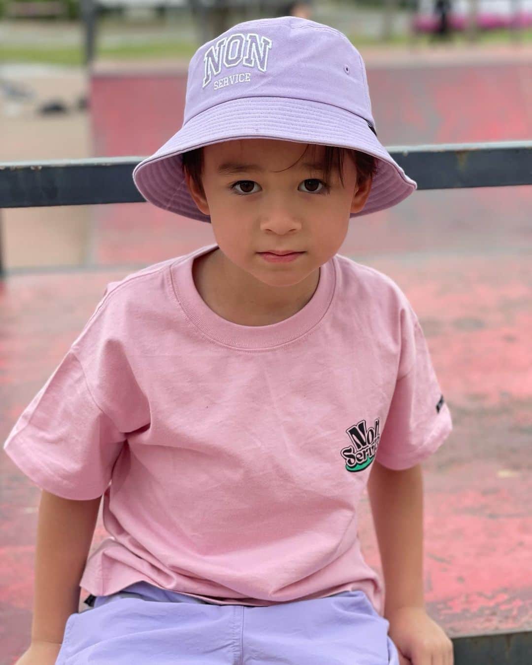 チョン・テオ（ウィリアム・ハミントン）さんのインスタグラム写真 - (チョン・テオ（ウィリアム・ハミントン）Instagram)「찐남자가 핑크 하고 보라색 입는다. Real boys wear pink and purple and don’t care」4月23日 18時01分 - williamhammington