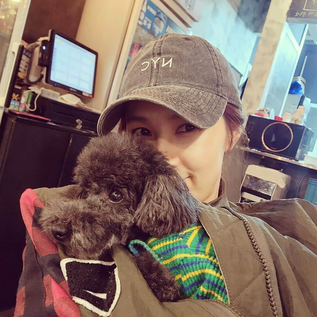 チェヨンのインスタグラム：「안되겠어😘  너무 귀여워 😍 🤦   ..  훔쳐가야겠당🤫🙊🙈💕」
