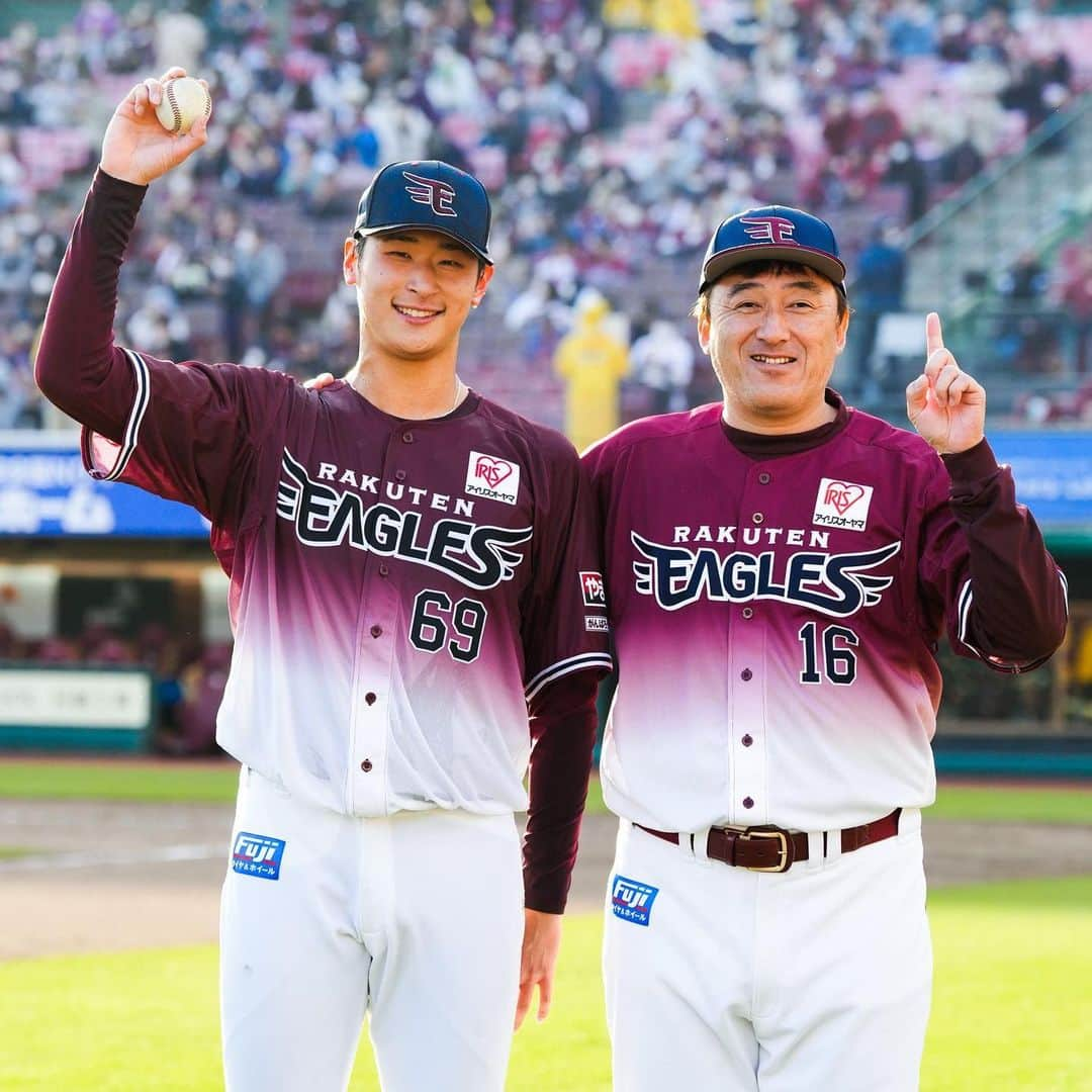 東北楽天ゴールデンイーグルスさんのインスタグラム写真 - (東北楽天ゴールデンイーグルスInstagram)「⚾️  ⚾️E 4x-3 F⚾️ 今カード2度目のサヨナラ勝利🔥🔥🔥 延長11回にチャンスを作ると最後は辰己選手が決めた‼️‼️ そして高卒3年目の内選手が1回無失点でプロ初勝利✨✨✨ 先発の岸選手は5回2失点でリードを守るも150勝ならず⚾️ 宮森選手、伊藤茉央選手、西口選手が好リリーフ👍🏼 そして松井裕樹選手は9回と10回を無失点に💯 打っては1点ビハインドの2回に炭谷選手が同点タイムリー🔥 さらに小深田選手のスクイズで勝ち越しに成功‼️ そして島内選手が2安打2打点の活躍⚾️⚾️  #鷲が掴む #rakuteneagles #内星龍 #辰己涼介 #松井裕樹 #伊藤茉央 #岸孝之 #小深田大翔  #島内宏明 #炭谷銀仁朗」4月23日 18時11分 - rakuten_eagles