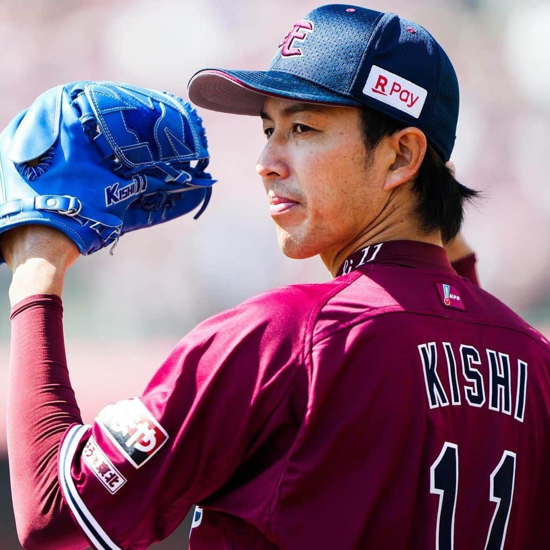 東北楽天ゴールデンイーグルスさんのインスタグラム写真 - (東北楽天ゴールデンイーグルスInstagram)「⚾️  ⚾️E 4x-3 F⚾️ 今カード2度目のサヨナラ勝利🔥🔥🔥 延長11回にチャンスを作ると最後は辰己選手が決めた‼️‼️ そして高卒3年目の内選手が1回無失点でプロ初勝利✨✨✨ 先発の岸選手は5回2失点でリードを守るも150勝ならず⚾️ 宮森選手、伊藤茉央選手、西口選手が好リリーフ👍🏼 そして松井裕樹選手は9回と10回を無失点に💯 打っては1点ビハインドの2回に炭谷選手が同点タイムリー🔥 さらに小深田選手のスクイズで勝ち越しに成功‼️ そして島内選手が2安打2打点の活躍⚾️⚾️  #鷲が掴む #rakuteneagles #内星龍 #辰己涼介 #松井裕樹 #伊藤茉央 #岸孝之 #小深田大翔  #島内宏明 #炭谷銀仁朗」4月23日 18時11分 - rakuten_eagles