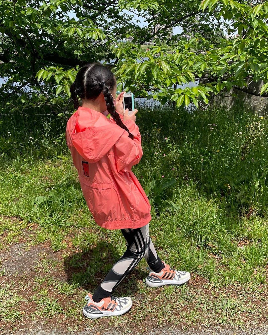 MUROさんのインスタグラム写真 - (MUROInstagram)「携帯で写真を撮りまくる娘 を撮りまくる日曜日☀️ #チャンノノ #岩渕水門」4月23日 18時18分 - dj_muro