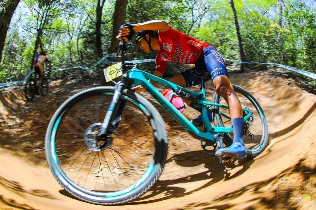 沢田時さんのインスタグラム写真 - (沢田時Instagram)「CJ菖蒲谷3位でした🥉  MTBらしく急勾配かつテクニカルなコースはロード主体になってから更に難しく感じますが現状の力を出し切ったレースでした。  強かった前の2人と次戦はもっと勝負するために今日得た課題を克服したいと思います🔥  この開幕戦のために何ヶ月も前から準備してくれた宇都宮ブリッツェンと荻田メカ、当日ピットにも入って頂いた @spokescyclegarage さんに心から感謝です！  応援をありがとうございました！  📸 @kasukabevisionfilmz   #宇都宮ブリッツェン  #唯一無二 #oneofakind #菖蒲谷」4月23日 18時22分 - toki_sawada