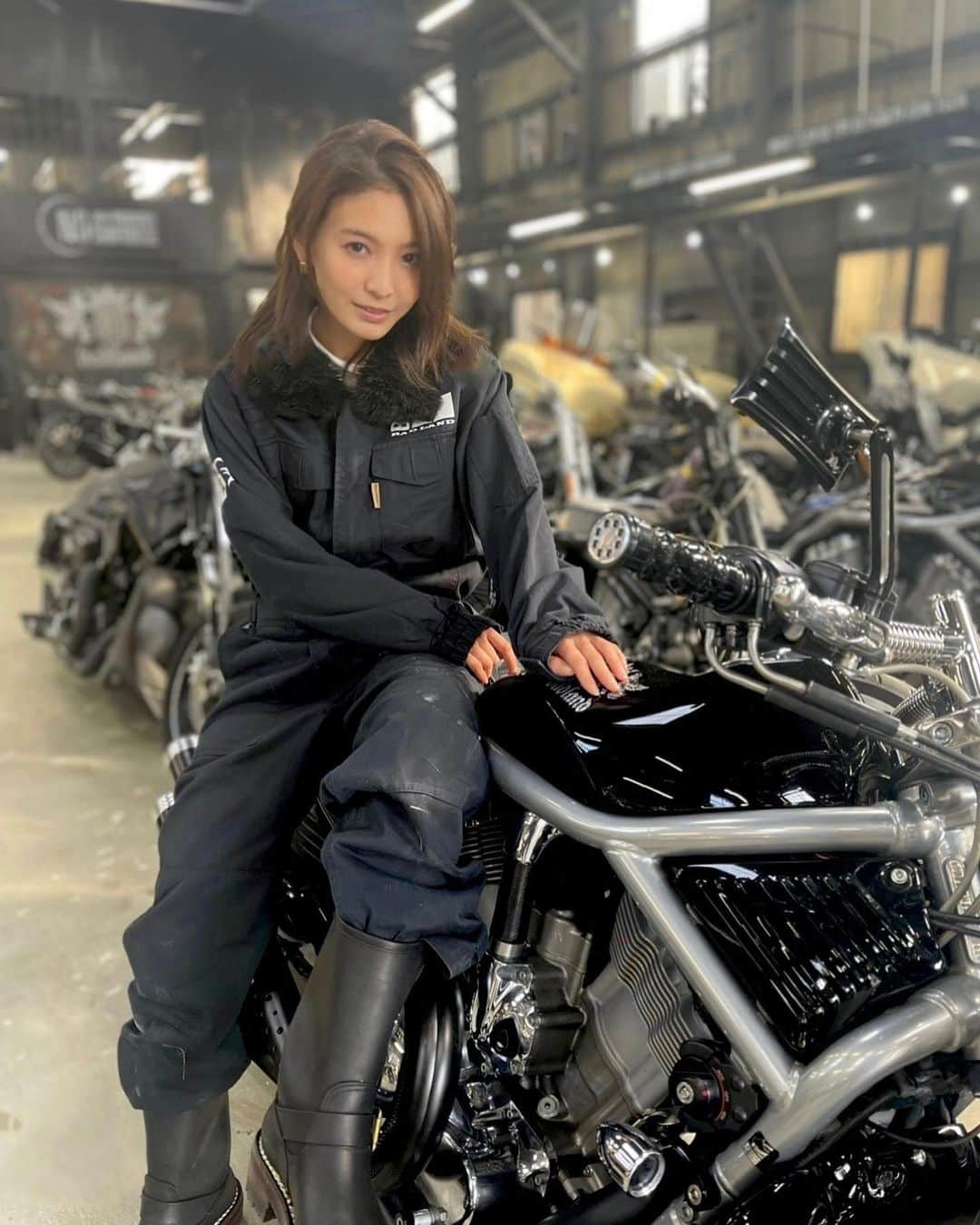 ほのかさんのインスタグラム写真 - (ほのかInstagram)「🏍  ハーモニーチャンネルYouTube、 アップしたよ~!  旧車KH400で ハーレーカスタムショップ 「BadLand」に乗り込みました🫥🫥🫥」4月23日 18時26分 - nononon159