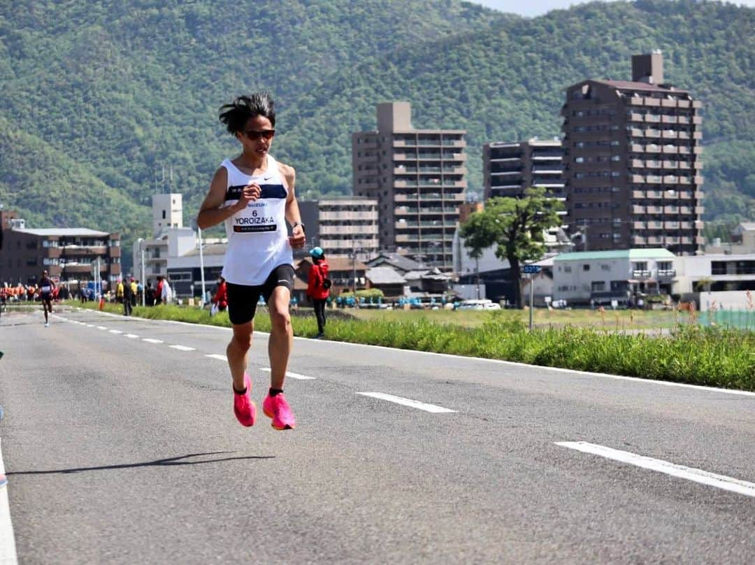 鎧坂哲哉のインスタグラム：「岐阜清流ハーフマラソン 1.01.58 7位  @musashi.japan  #nike  #oakley」