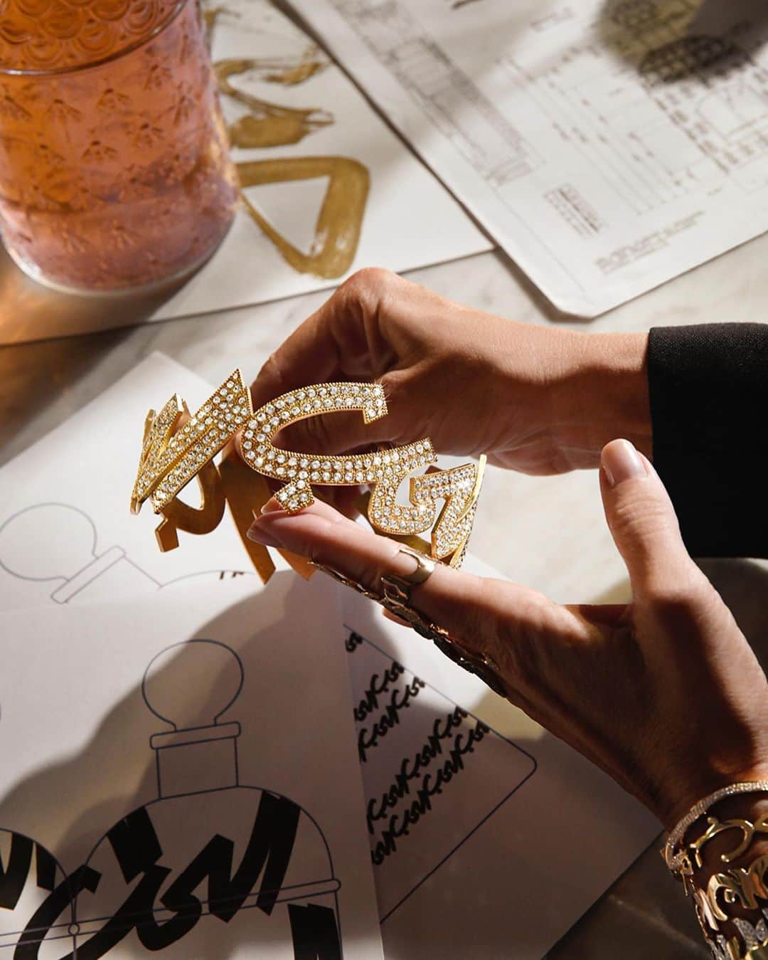 ゲランのインスタグラム：「“I chose the word love to show the world that with love we can do beautiful things.” - Nadine Kanso ​  #Guerlain #GuerlainParfumeur #ExceptionalPiece @nadkanso」