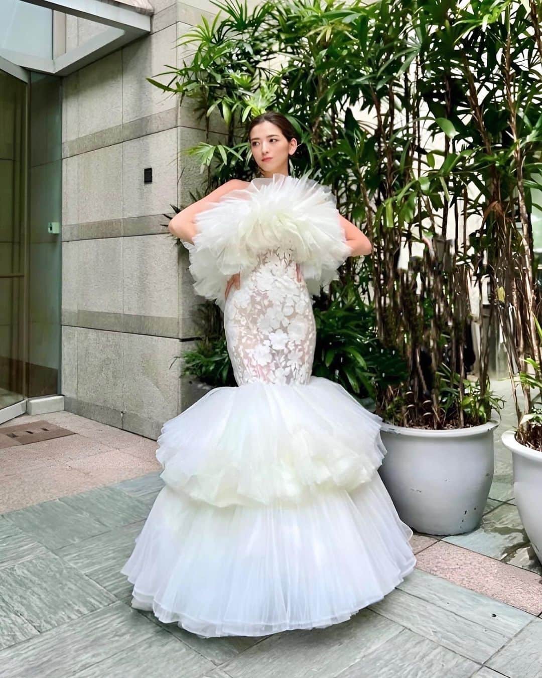 のインスタグラム：「@theivorybridal  @aesta_makeup  @ritzcarltonmilleniasingapore   Thank you🤍」